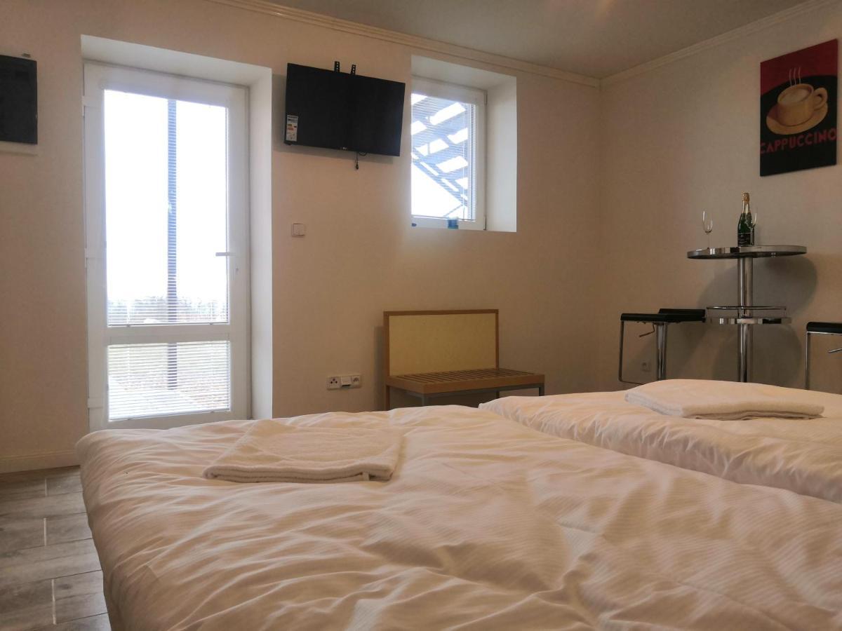Vehlovice Apartments Melnik Luaran gambar