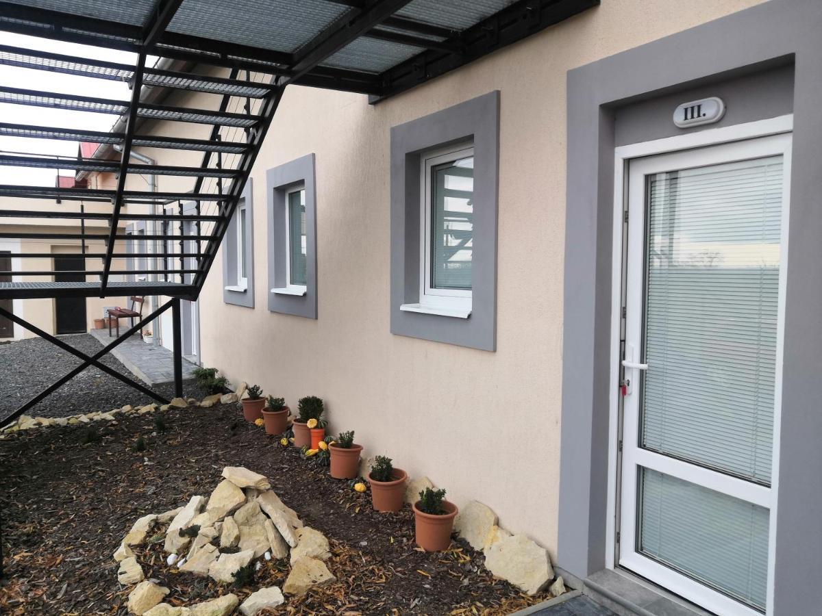 Vehlovice Apartments Melnik Luaran gambar