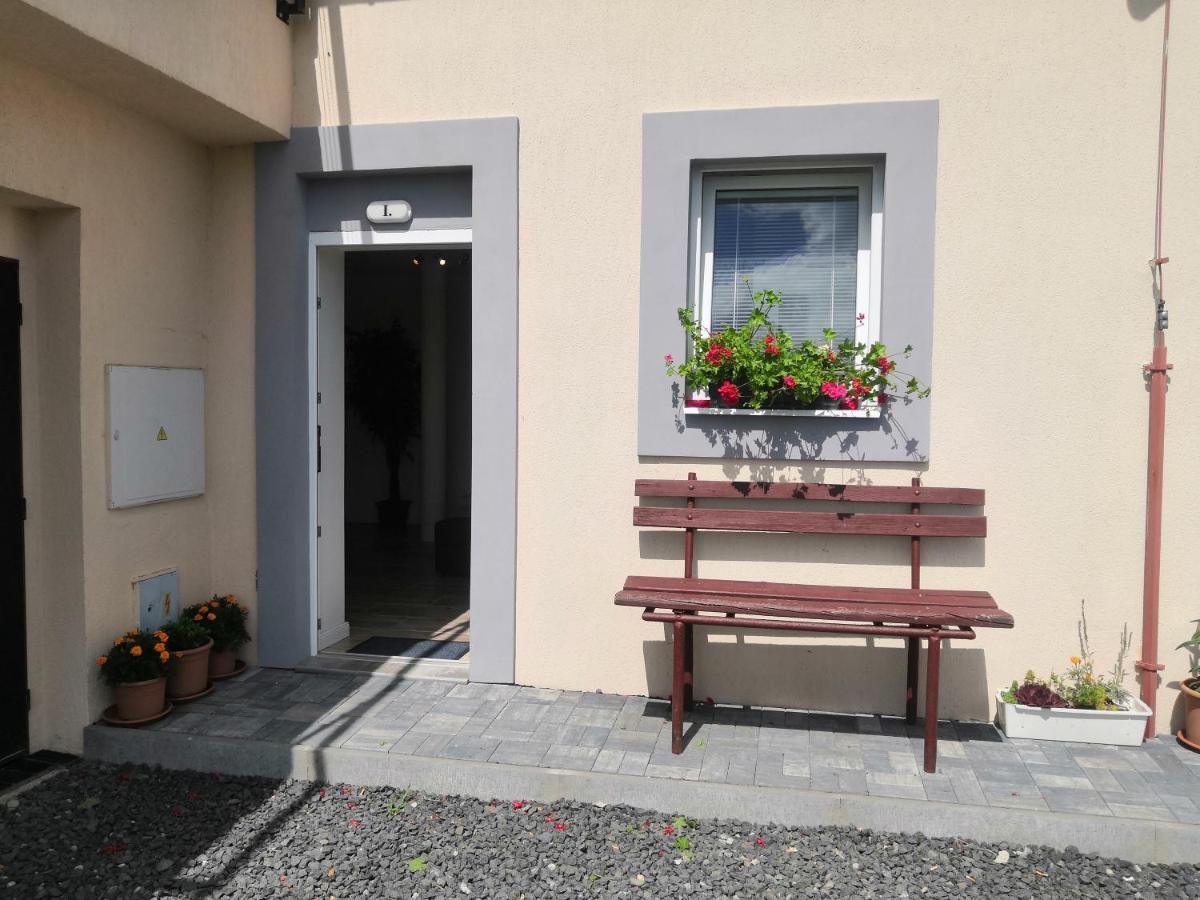 Vehlovice Apartments Melnik Luaran gambar