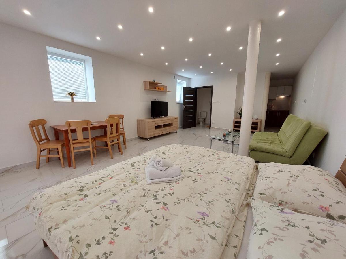 Vehlovice Apartments Melnik Luaran gambar