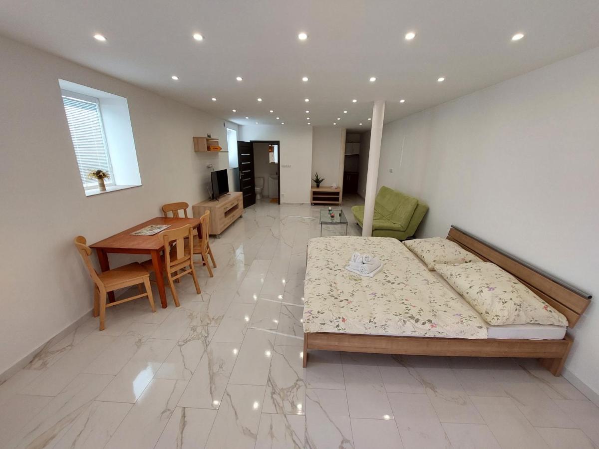 Vehlovice Apartments Melnik Luaran gambar